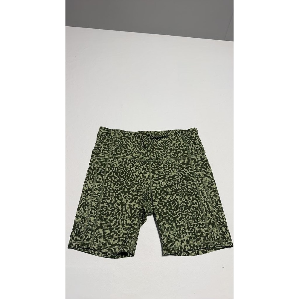 Athleta Ultimate Stash II 7" Short Green Camo Activewear Pockets Size L